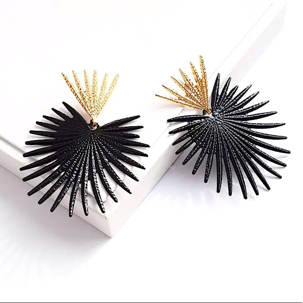 🔴𝟭𝟬/$𝟮𝟱🔴NEW Large Black Heart Drop Earrings - Picture 7 of 10
